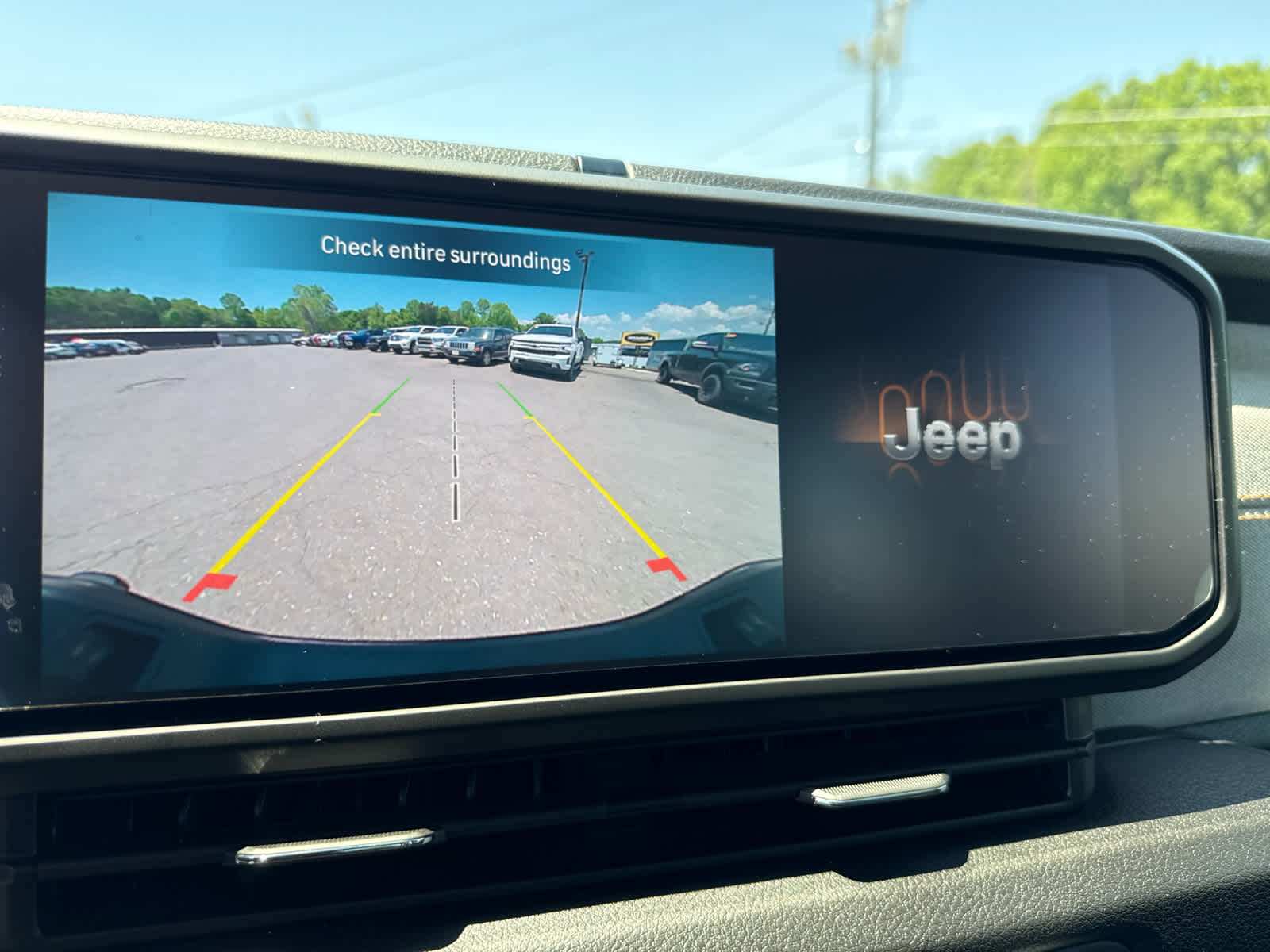 2024 Jeep Gladiator — side profile view