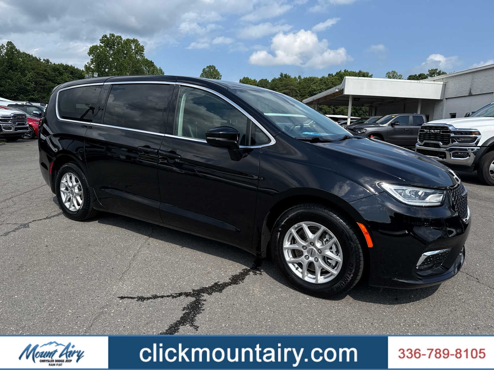 2024 Chrysler Pacifica Touring L in Diamond Black Crystal Pearlcoat — front three-quarter view