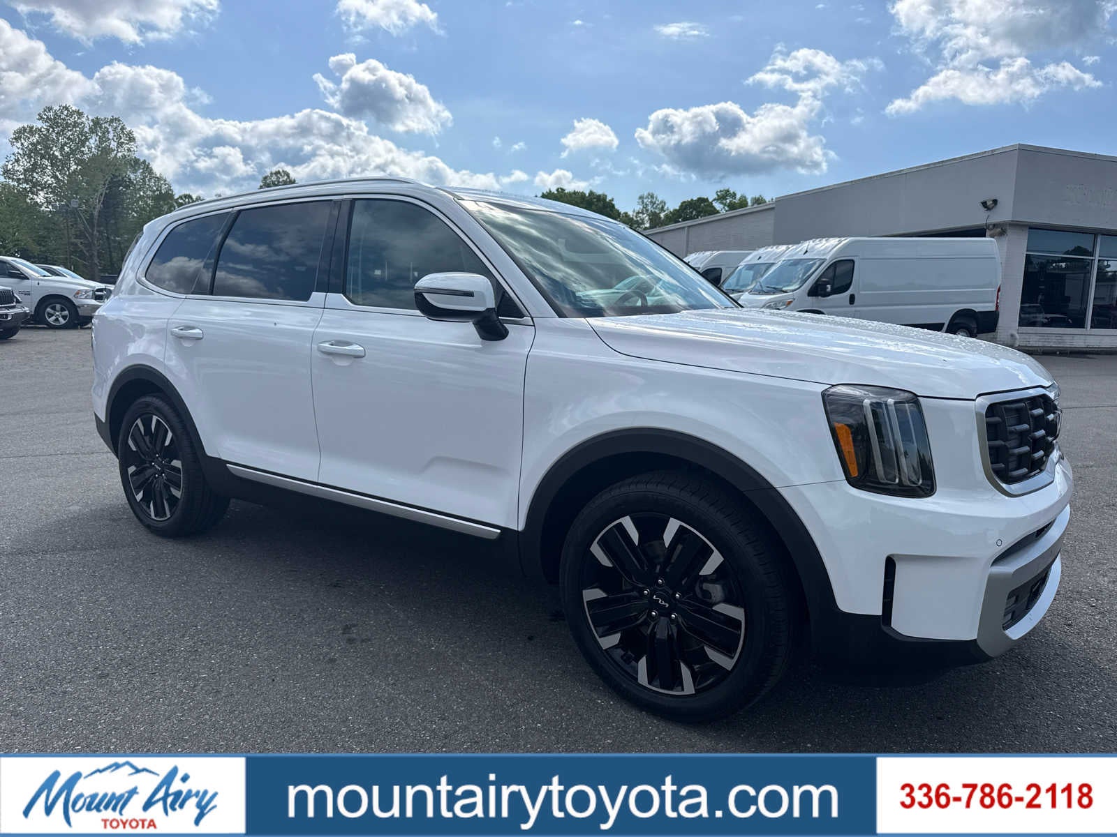 2024 Kia Telluride SX in Glacial White Pearl — front three-quarter view
